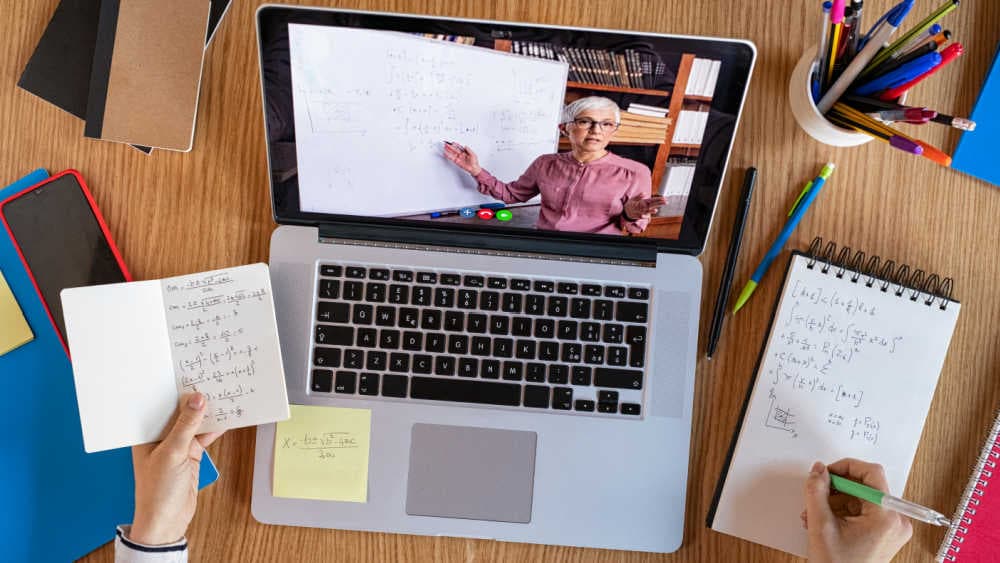 Online Eğitim Gündem ve İletişim Analizi